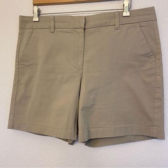 Tommy Hilfiger 1109222 tan Khaki shorts 7” high rise stretch flat front 14 - Picture 1 of 9